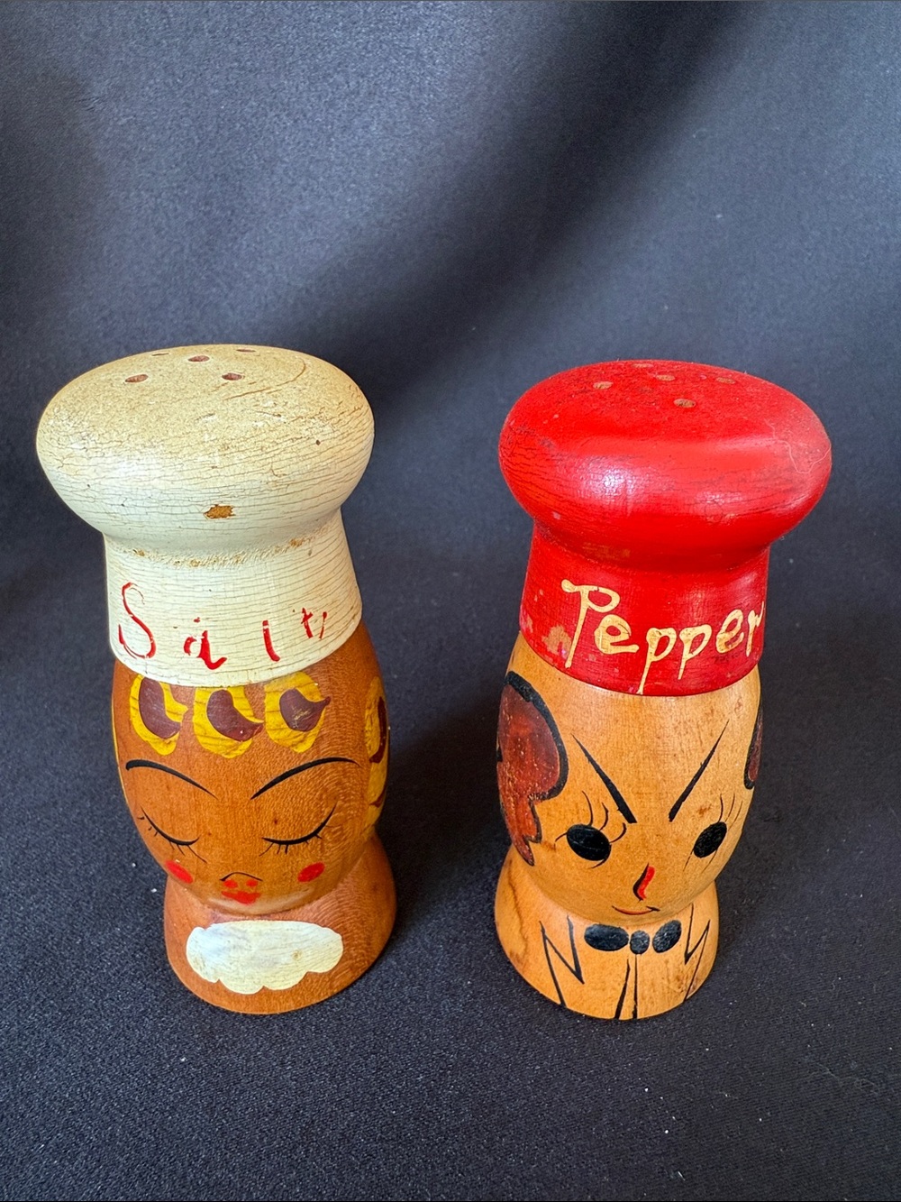 Vintage-Inspired Red Pepper and Cream Salt Wood Shakers Set made in Japan